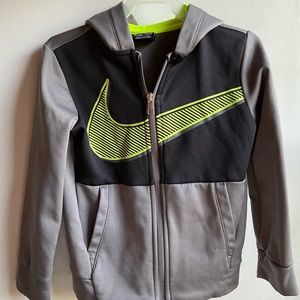 Nike Boys size 6 tracksuit